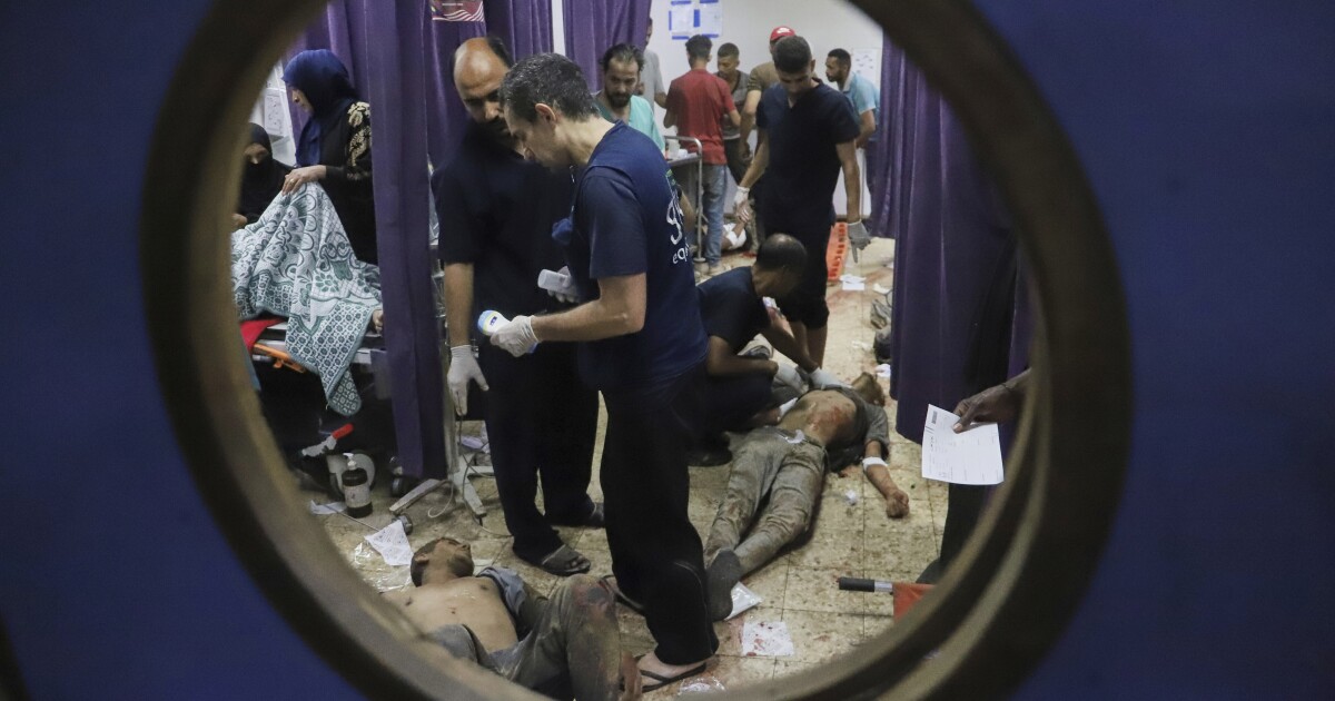 가자 당국은 32 명의 팔레스타인 사람들이 식량 유통 허브에 도달하려고 노력했다.