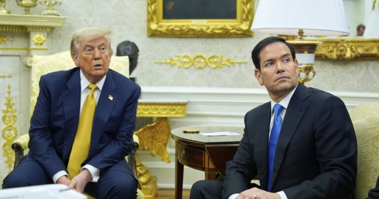 국영 부서는 행정부가 베이징의 최고 우선 순위에 대응하는대로 중국 전문가를 삭감합니다.
    


