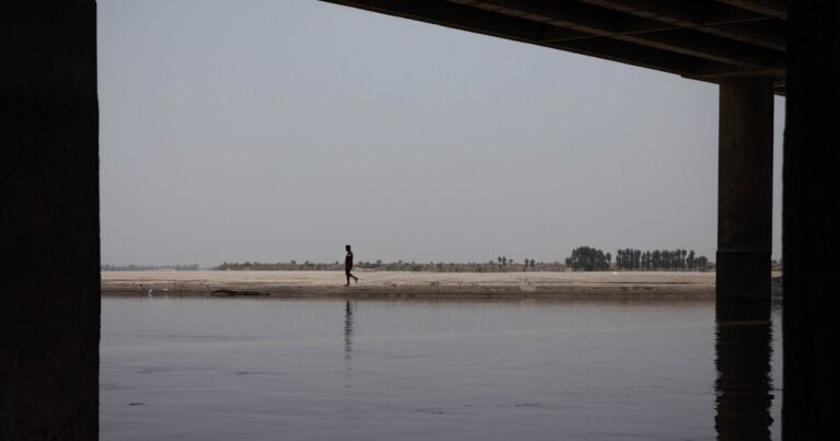 균형 잡힌 인더스 워터스 조약과 함께 파키스탄 교정기는 더 많은 물을 고민합니다.
