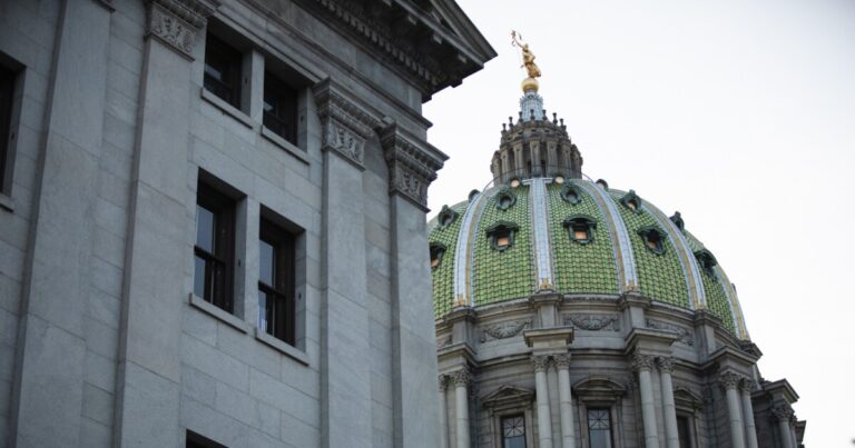 대중 교통, 기술 게임 및 전반적인 지출과의 싸움은 Pa. 예산이 다시 늦을 것임을 의미합니다.

