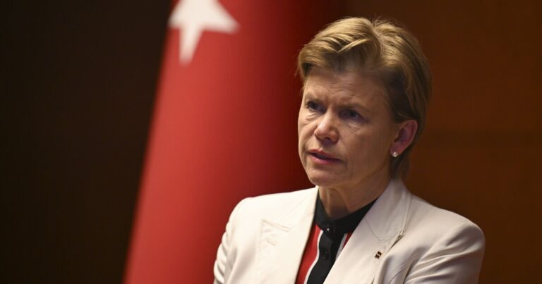 라트비아 외무 장관 : 트럼프
    


