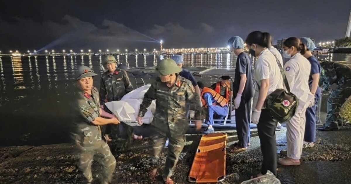 베트남에서 뇌우가 발생하는 동안 관광 보트가 막히고 34 명이 사망했습니다.