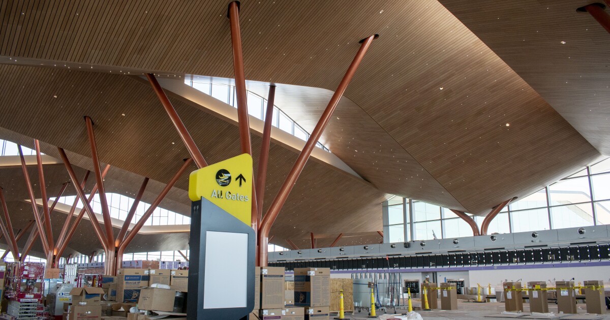 별이 빛나는 천장, 스마트 스캐너 및 무성한 조경 : 피트의 새로운 터미널은 거의 이륙 준비가되었습니다.