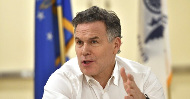 이번 주 : McCormick Fields 질문, GOP는 약간의 투표를 건너 뛰고 Money의 시장 스플래시를 건너 뜁니다.
    


