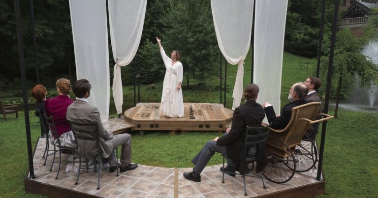 이번 주말에해야 할 일 : Hill District Arts Festival, Quantum Theatre의 'Seagull'
    


