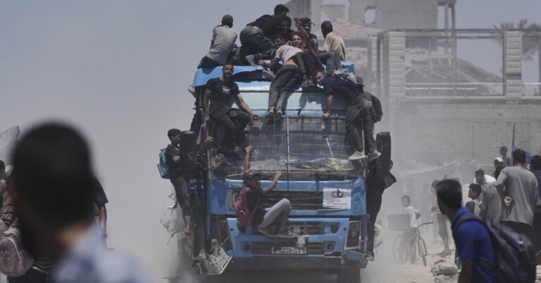 이스라엘 군은 5 월부터 가자에서 1,000 명 이상의 원조를 사망했다고 유엔은 말했다.
    


