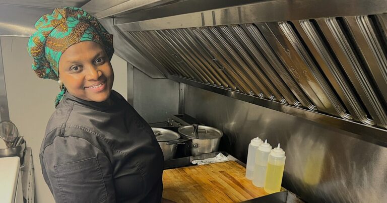 탄자니아 요리사 Grace Mbowe는 추억을 저어줍니다.
