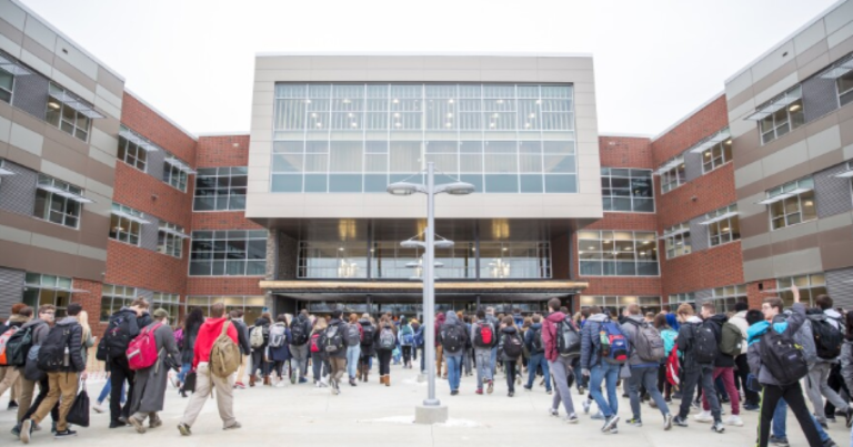 트럼프 행정부는 PA에 2 억 2 천만 달러를 포함하여 일부 교육 자금을 주에 동결시킨다.
