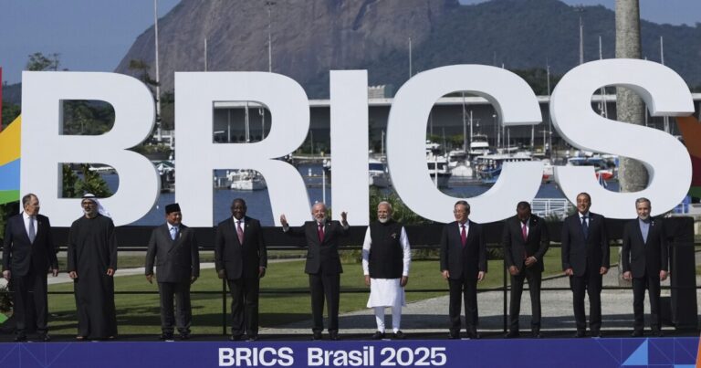 트럼프가 관세에 대해 경고함에 따라 Brics 국가는 철회했다
