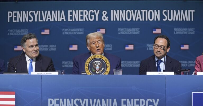 트럼프는 Carnegie Mellon University Summit 동안 AI 및 에너지 관련 투자를 출시합니다.
    


