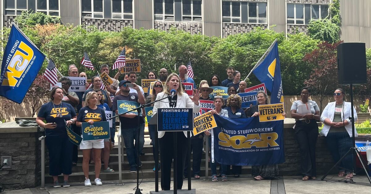 피츠버그의 노조 랠리는 트럼프의 노동자 보호 및 연구 자금에 대한 삭감