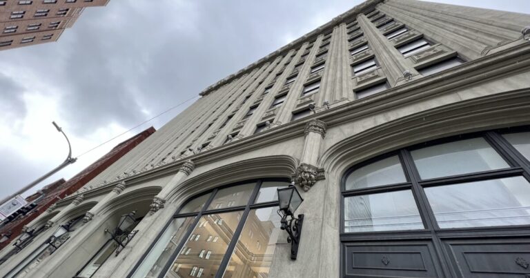 피츠버그의 주택 당국은 섹션 8 프로그램의 일환으로 AI를 시범 운영합니다.
