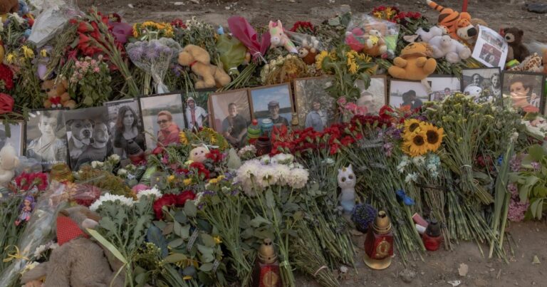 4 개의 유럽 국가는 우크라이나를 위해 10 억 달러의 미국 무기를 구매하기로 동의합니다.
    


