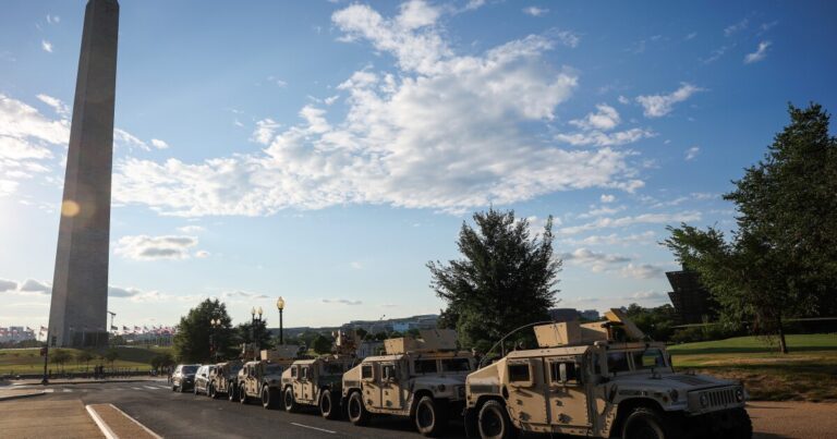 6 개 주가 DC와 텍사스 국회의원들에게 군대를 보내 오늘 재 토정에 투표합니다.
    


