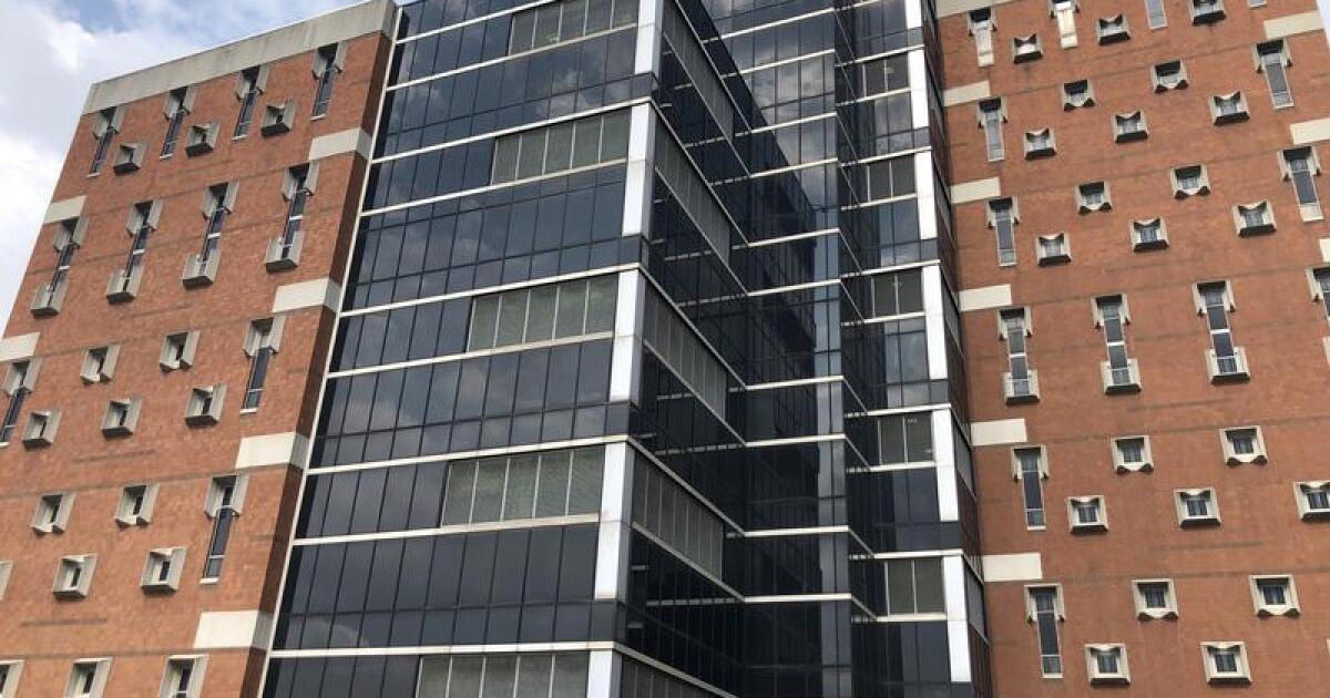 Allegheny County Jail 감독위원회는 논쟁적인 회의에서 죄수들에게 지불을 돌려줍니다.