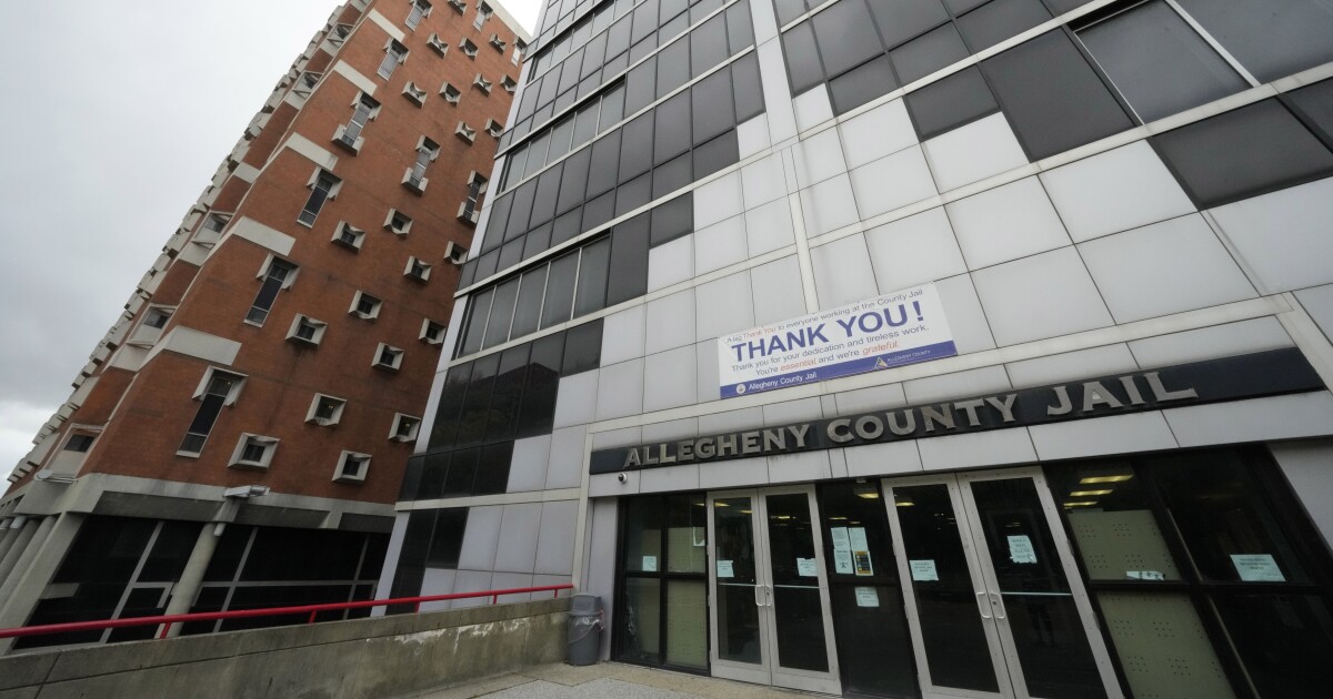 Allegheny County 교도소에서 다리 족쇄를 복원하려는 노력은 앞으로 나아가지 만 도전에 직면합니다.