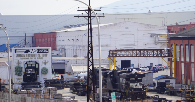 Altoona Rail Historians는 Norfolk Southern 및 Union Pacific Merger의 잠재적 영향에 대한 무게
    


