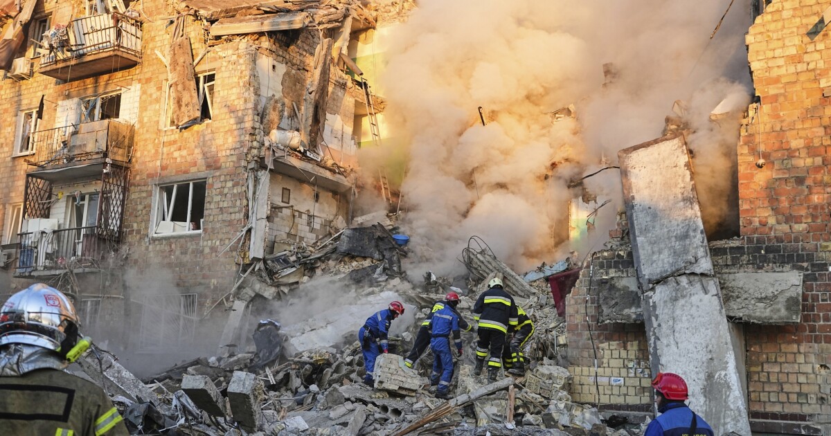 Kyiv에 대한 주요 러시아 공격은 21 명을 죽이고 유럽 사무실을 손상시킵니다.