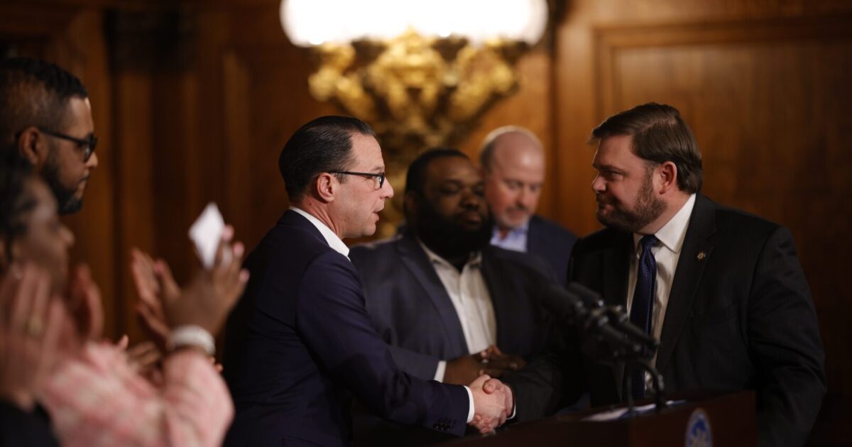 Shapiro 주지사 : 공화당은 내년에 '정치적 이점'에 대한 예산 대화를 중단하고 있습니다.