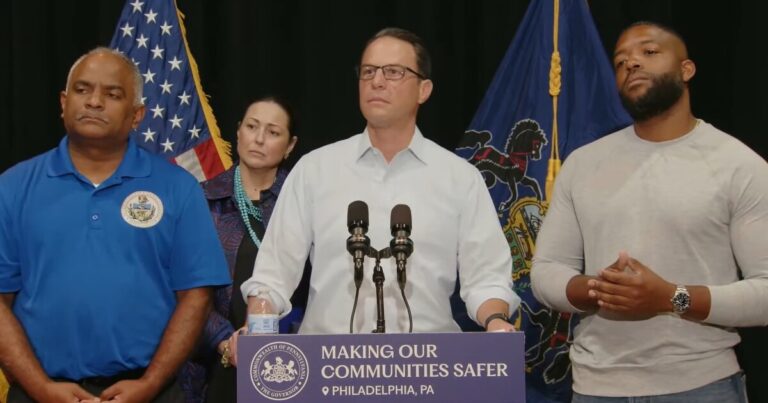 Shapiro는 트럼프 행정부를 고소하여 계획된 부모를위한 연방 기금을 복원하려고합니다.
    


