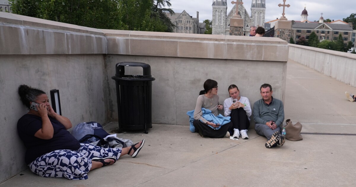 Villanova는 캠퍼스 사수에 대한 보고서는 '잔인한 사기'라고 말했습니다.