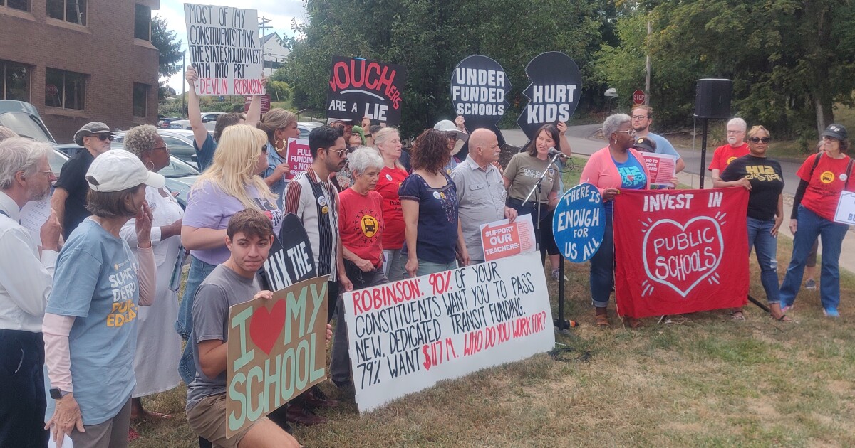 대중 교통 옹호자들은 예산 자금 조달에 관한 상원 공화당 상원 의원 인 Robinson을 옹호합니다