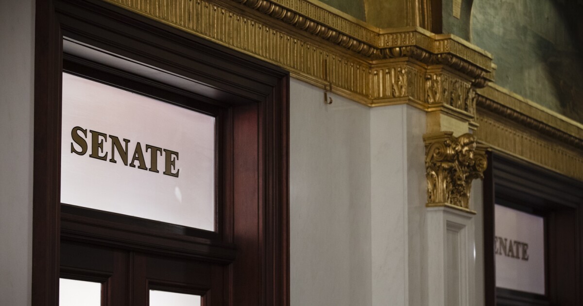 민주당이 운송 자금, 정부 운영에 자금을 지원하기 위해 새로운 GOP 피치를 거부함에 따라 예산 조치가 심화됩니다.