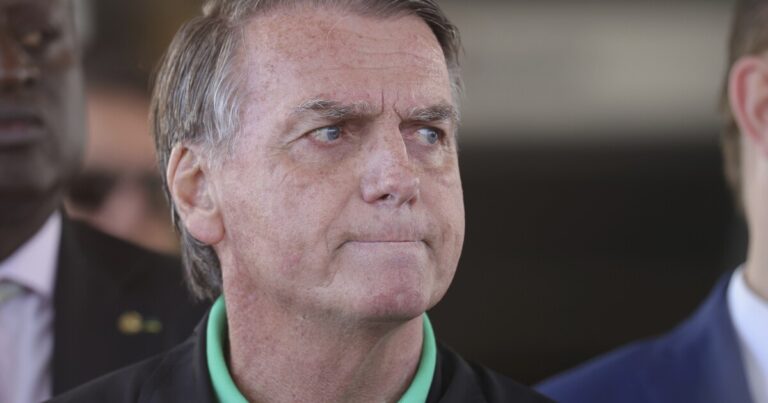 브라질의 대법원은 볼소 나로 전 대통령에 대한 가택 연금
    


