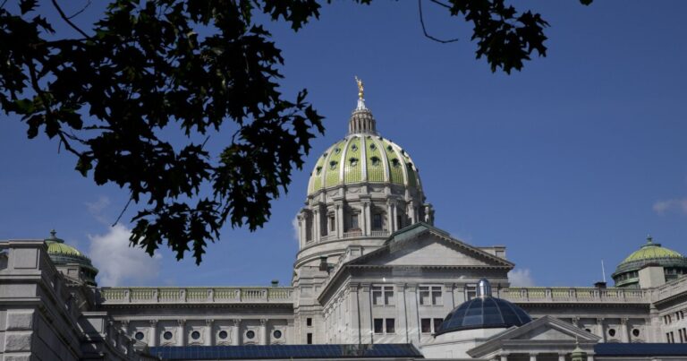 성장하는 인재 격차에 맞서기 위해, 펜실베이니아 주 국회의원은 새로운 회계사 면허 경로를 승인합니다.
    


