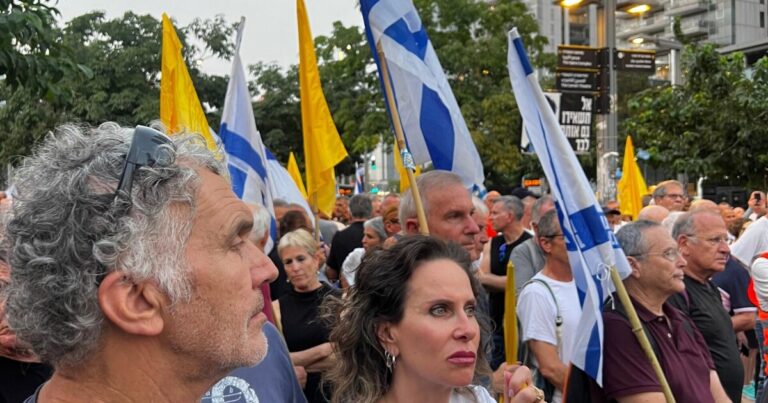 수백 명의 은퇴 한 공군 장교들이 가자에서 이스라엘의 전쟁에 항의
    


