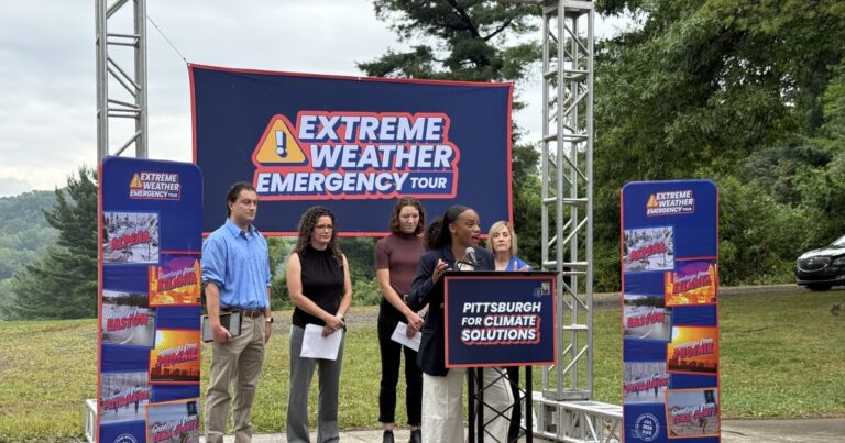 여름 리, 지역 당국자들은 연방 삭감이 기후 변화와 싸우기위한 노력을 해칠 수 있다고 말했습니다.
    


