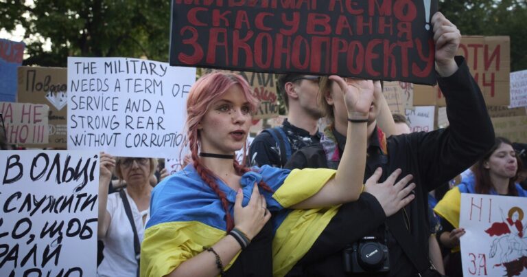 우크라이나는 반발에 따라 이식 방지 감시자의 독립성을 복원하는 법을 승인합니다.
    


