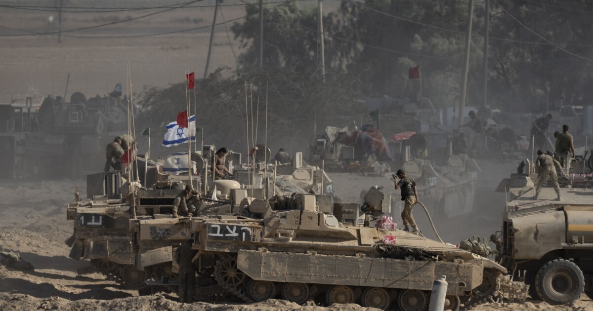 이스라엘은 전쟁의 또 다른 에스컬레이션에서 가자 시티를 인수 할 계획을 발표했다.