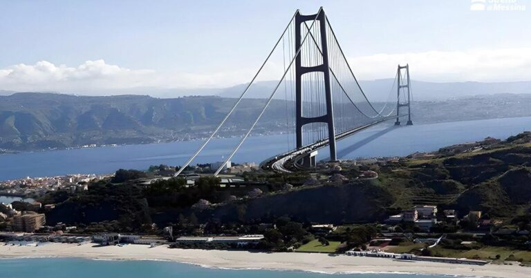 이탈리아는 시칠리아를 본토에 연결하는 다리에 대한 계획을 부활시키고있다. 작동할까요?
    


