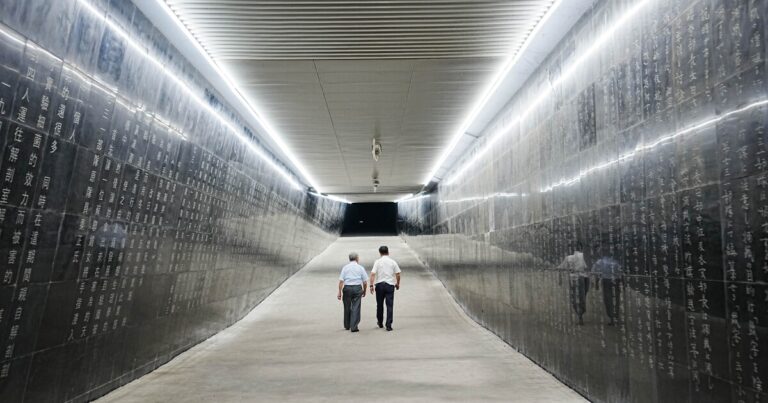 일본의 악명 높은 2 차 세계 대전 생식 전쟁 프로그램에 대한 새로운 세부 사항이 나타납니다.
    


