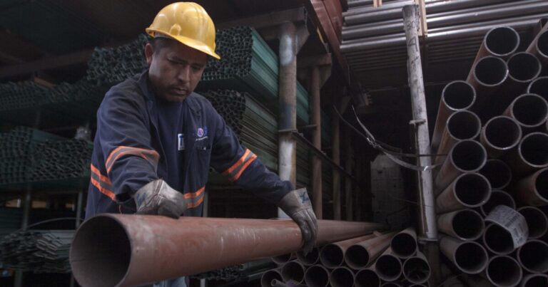 트럼프는 멕시코와의 사전 무역 거래 연장을 발표했다.
    


