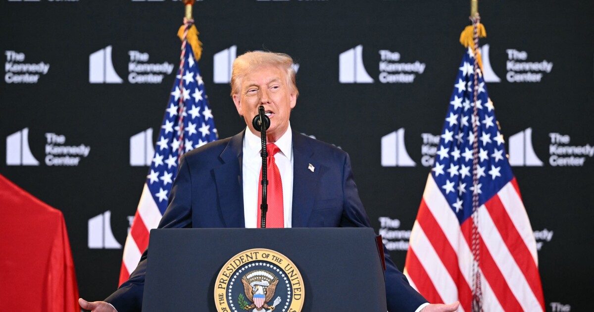 트럼프는 미국 기업의 나사를 조이고 있습니다.