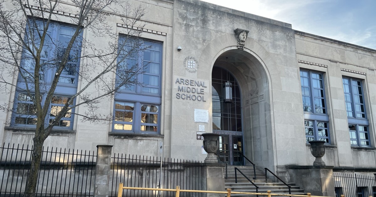 피츠버그와 필라델피아에 대한 학교 마감. 중학교를 다루고 싶은 방법은 다릅니다.