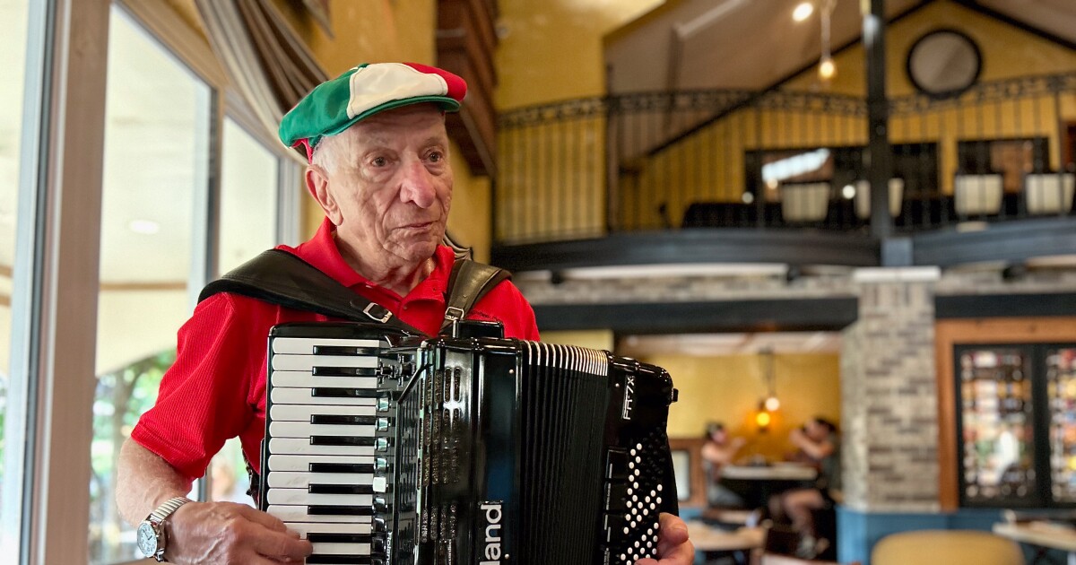 피츠버그의 아코디언 맨 : 85, 법적 맹인 및 1,000 송 레퍼토리