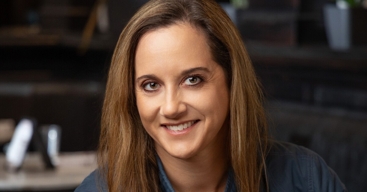 하키, 준비 학교 및 미스터리 드라이브 피츠버그 원주민의 새 소설