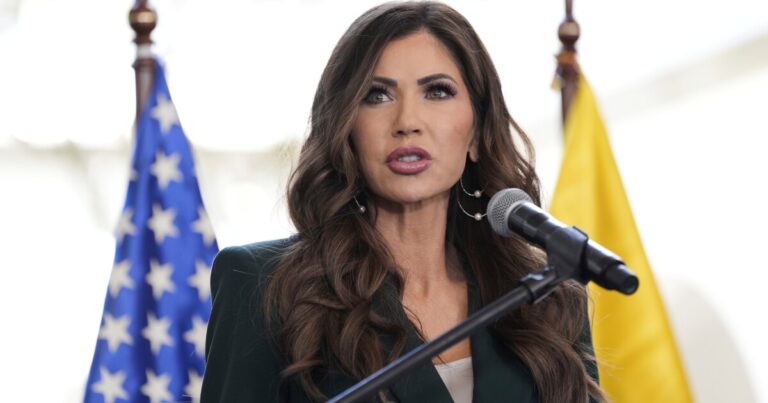 항소 법원은 3 개국의 이민자에 대한 보호 지위를 허용합니다.
    


