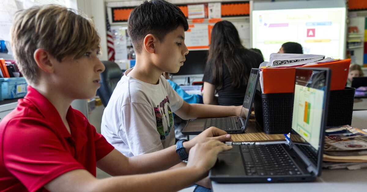 AI 요약과 잘못된 정보 가운데 피츠버그 지역 학교는 학생들에게 사실을 확인하도록 가르칩니다.