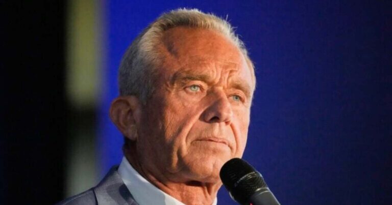 CDC, FDA 변경 중에 펜실베니아 법안은 보험사가 특정 백신을 보장하도록 요구할 수 있습니다.
    


