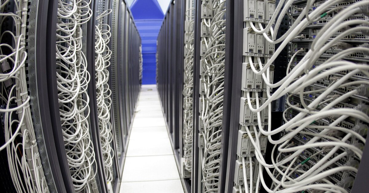 Pa. 그리드 운영자의 눈은 데이터 센터 붐 속에서 신뢰성이 있지만 옹호자들은 비용 문제가 남아 있다고 말합니다.