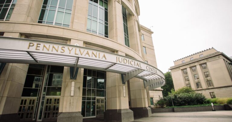 Pa. 대법원 보존 선거에 대한 민주당 지원 단체의 센터에서 낙태 권리
    


