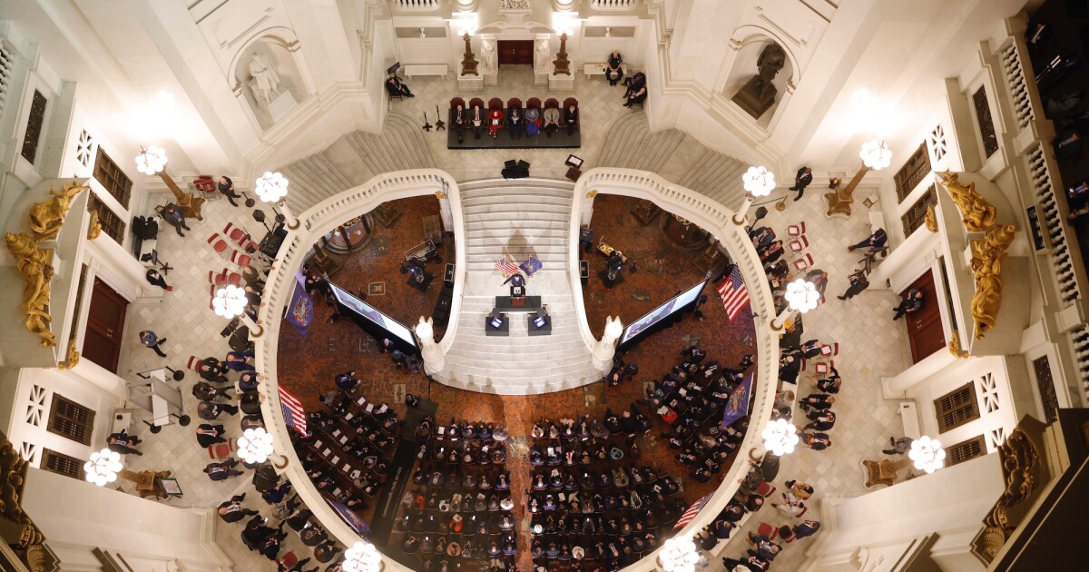 Pa. 의원의 숨겨진 재능 : 입법자들은 '계승'과 '치어'의 에피소드에 숨어 있습니다.