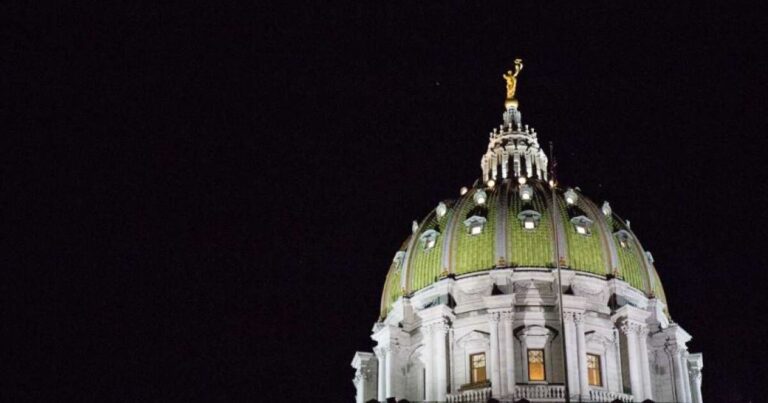 Pa. 주 상원은 예정된 세션으로 돌아 오지만 예산 거래는 임박하지 않습니다.
    


