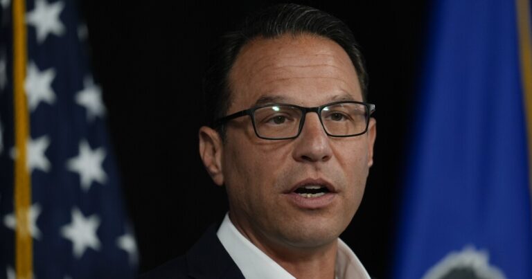 Shapiro는 Pa. Health Insurers에게 CDC 백신 패널의 새로운 권장 사항을 무시하도록 지시합니다.
    


