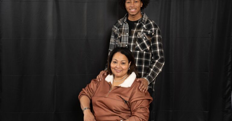 Sickle Cell Hotline은 PA에서 파일럿 프로그램이 출시 될 때 비 계열 환자를 치료에 연결합니다.
    


