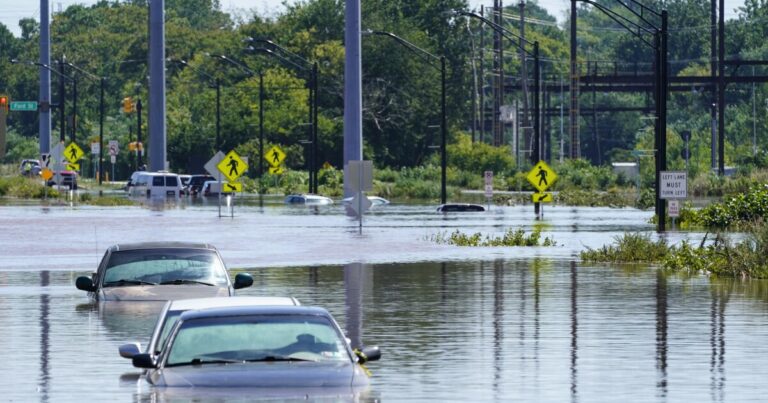 Summer Lee, Pa. 민주당은 기후 규정을 보존하기 위해 EPA를 요구합니다.
    


